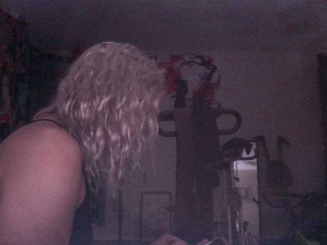 AdviceColumn's BongaCams show and profile