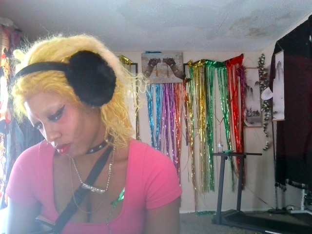 AdviceColumn's BongaCams show and profile