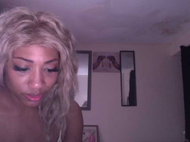 AdviceColumn's BongaCams show and profile