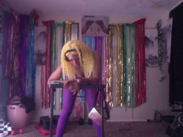 AdviceColumn's BongaCams show and profile