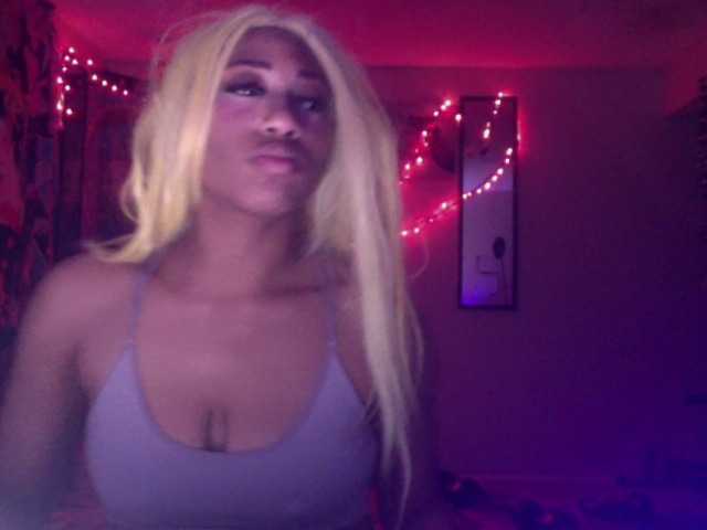 AdviceColumn's BongaCams show and profile