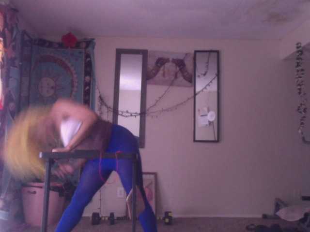 AdviceColumn's BongaCams show and profile