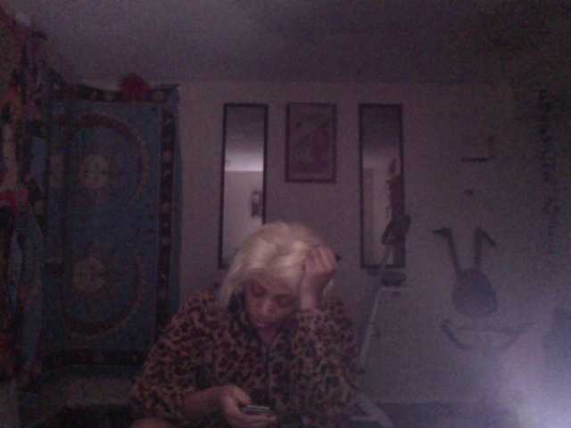 AdviceColumn's BongaCams show and profile