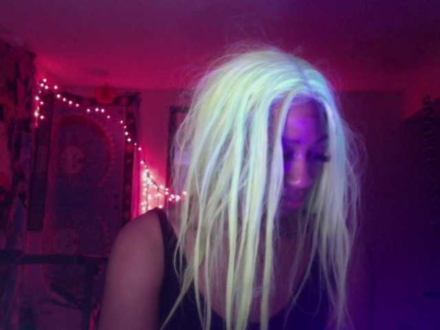 AdviceColumn's BongaCams show and profile