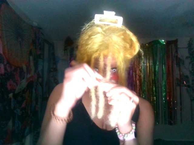 AdviceColumn's BongaCams show and profile