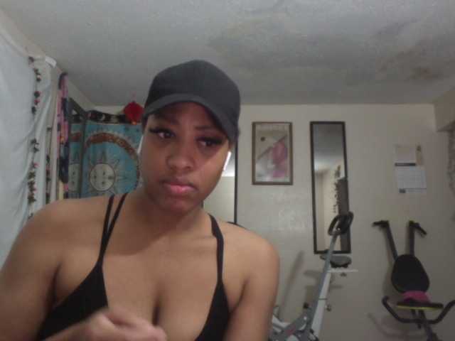 AdviceColumn's BongaCams show and profile