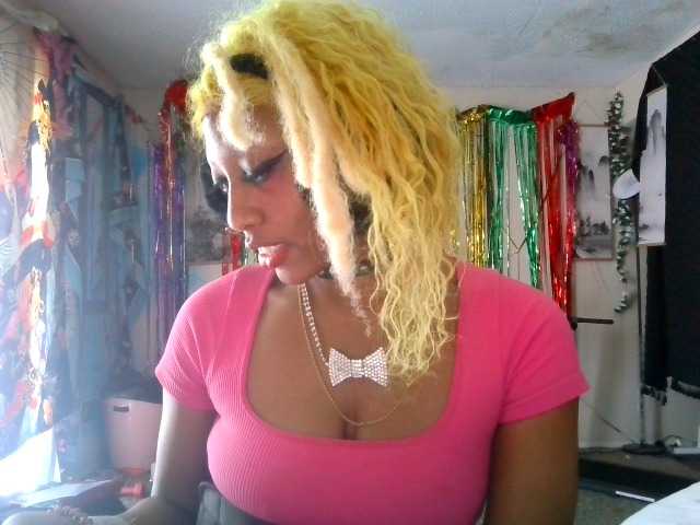 AdviceColumn's BongaCams show and profile