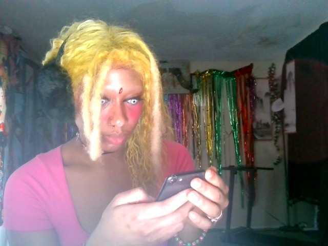 AdviceColumn's BongaCams show and profile