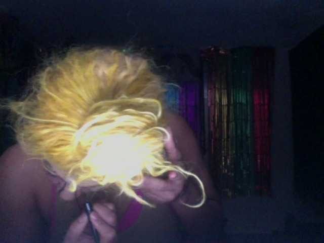 AdviceColumn's BongaCams show and profile