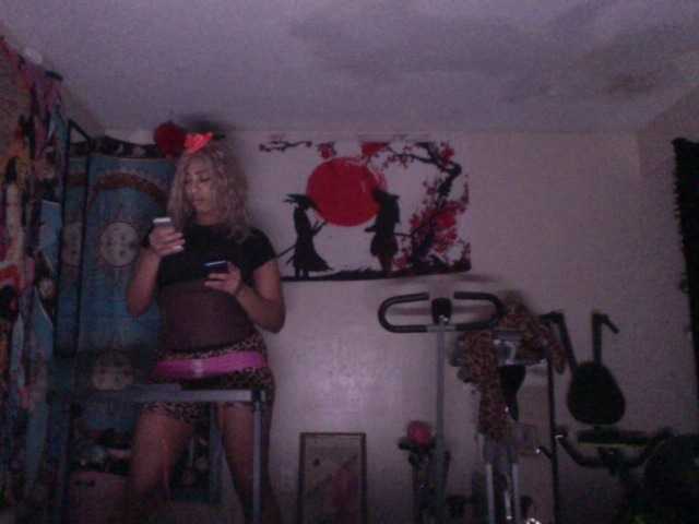 AdviceColumn's BongaCams show and profile