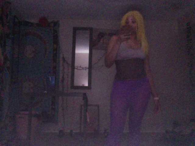 AdviceColumn's BongaCams show and profile