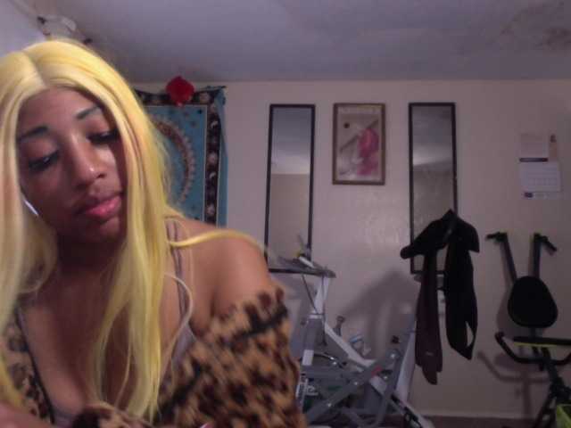 AdviceColumn's BongaCams show and profile