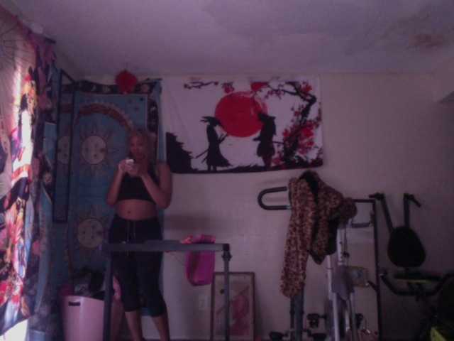 AdviceColumn's BongaCams show and profile