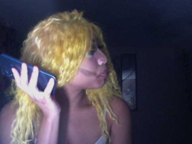 AdviceColumn's BongaCams show and profile