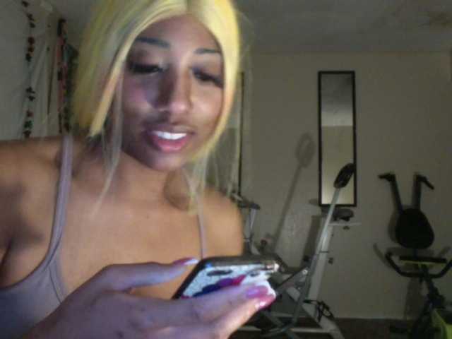 AdviceColumn's BongaCams show and profile