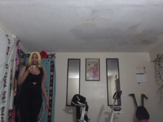 AdviceColumn's BongaCams show and profile