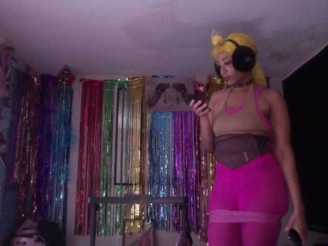 AdviceColumn's BongaCams show and profile