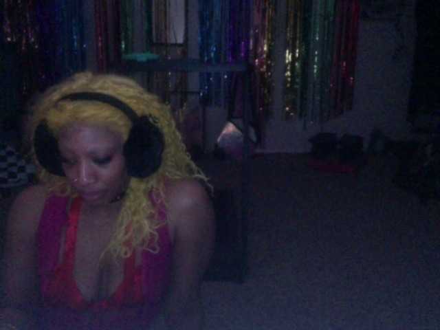 AdviceColumn's BongaCams show and profile