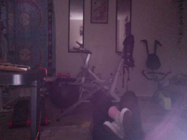 AdviceColumn's BongaCams show and profile