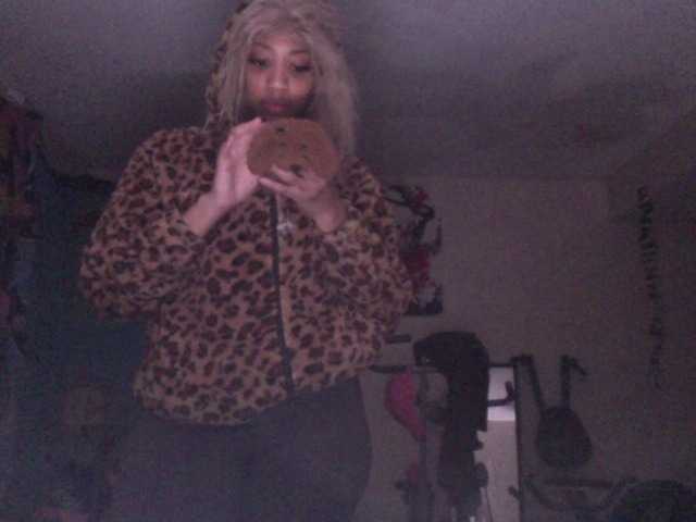 AdviceColumn's BongaCams show and profile