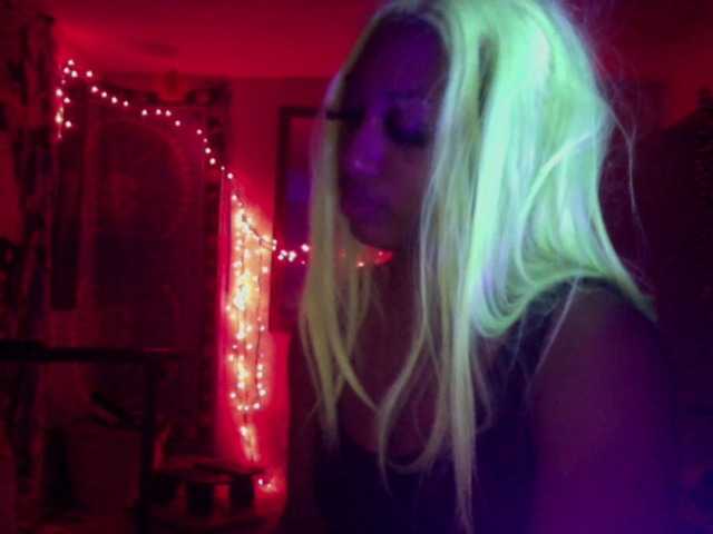 AdviceColumn's BongaCams show and profile