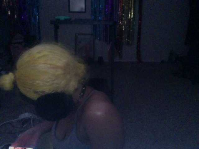 AdviceColumn's BongaCams show and profile