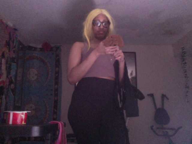 AdviceColumn's BongaCams show and profile