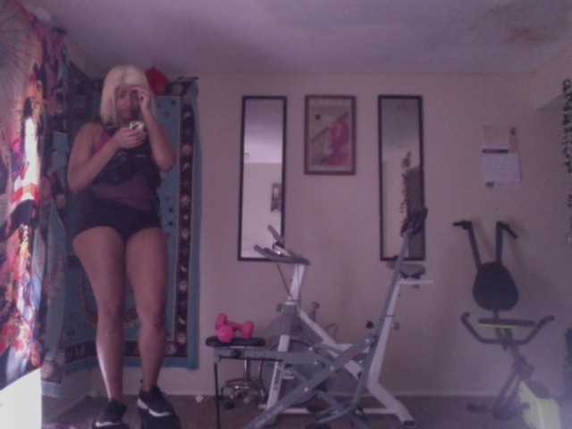 AdviceColumn's BongaCams show and profile