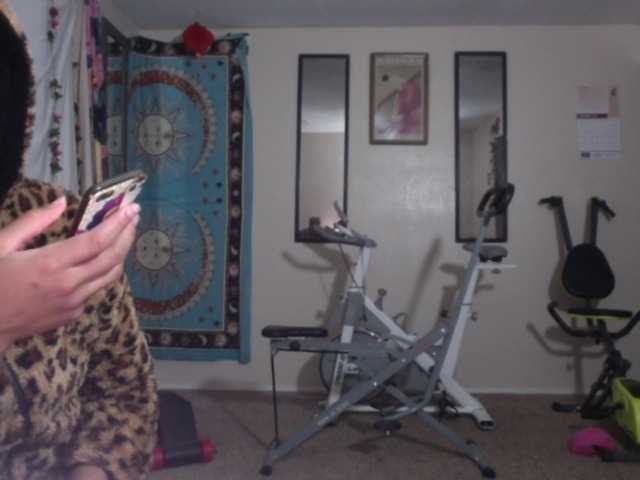 AdviceColumn's BongaCams show and profile