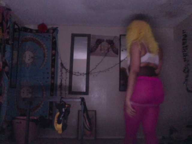 AdviceColumn's BongaCams show and profile