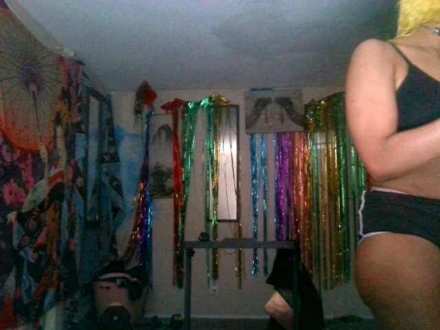 AdviceColumn's BongaCams show and profile