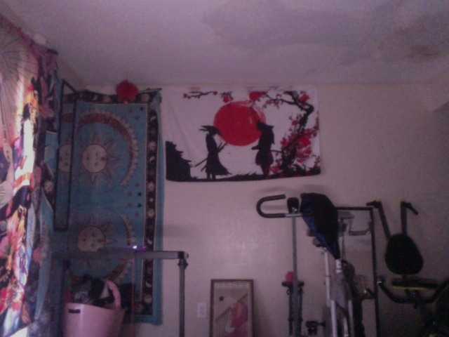 AdviceColumn's BongaCams show and profile