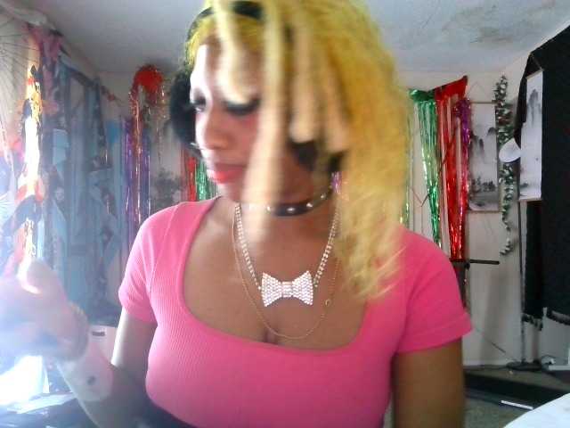 AdviceColumn's BongaCams show and profile