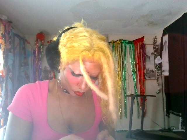 AdviceColumn's BongaCams show and profile