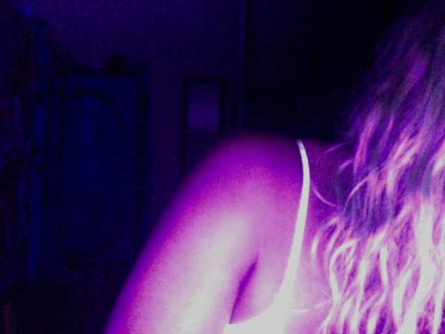 AdviceColumn's BongaCams show and profile