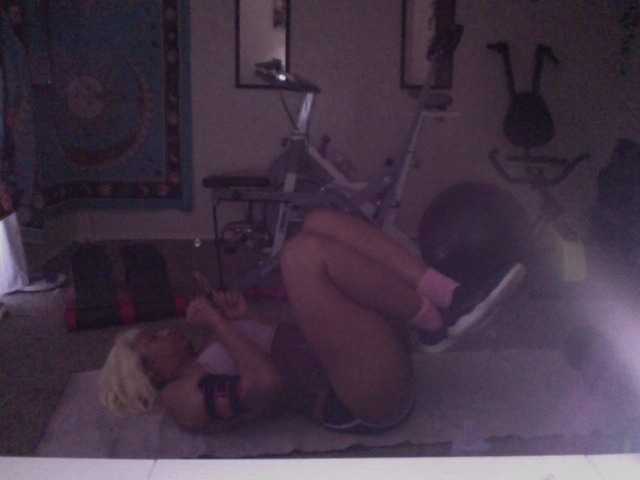 AdviceColumn's BongaCams show and profile