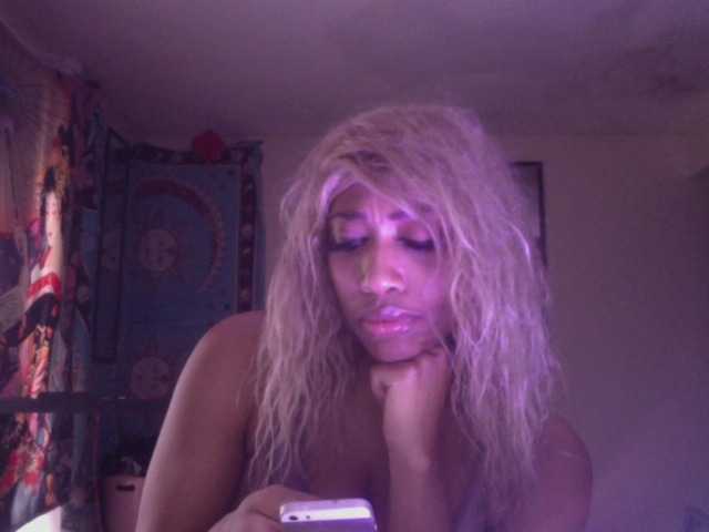 AdviceColumn's BongaCams show and profile