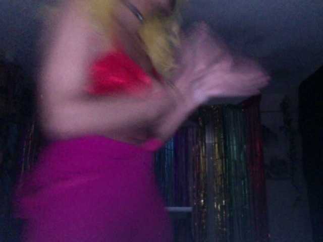 AdviceColumn's BongaCams show and profile