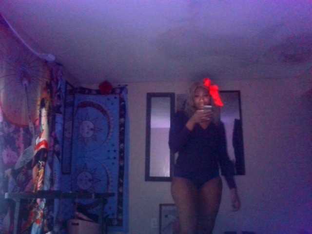 AdviceColumn's BongaCams show and profile