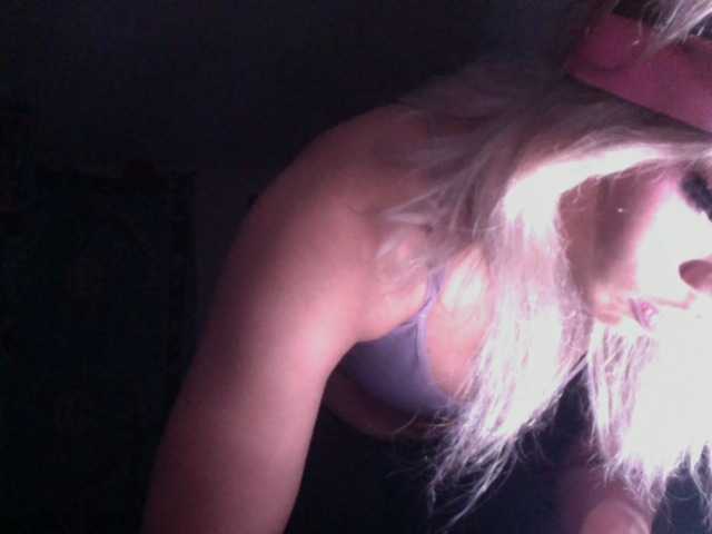 AdviceColumn's BongaCams show and profile