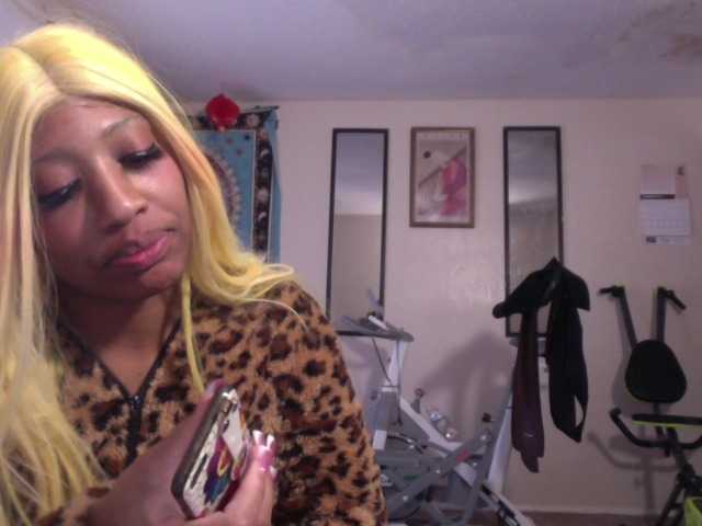 AdviceColumn's BongaCams show and profile