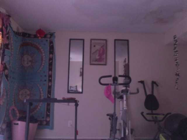 AdviceColumn's BongaCams show and profile