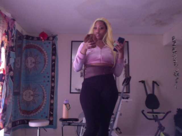 AdviceColumn's BongaCams show and profile