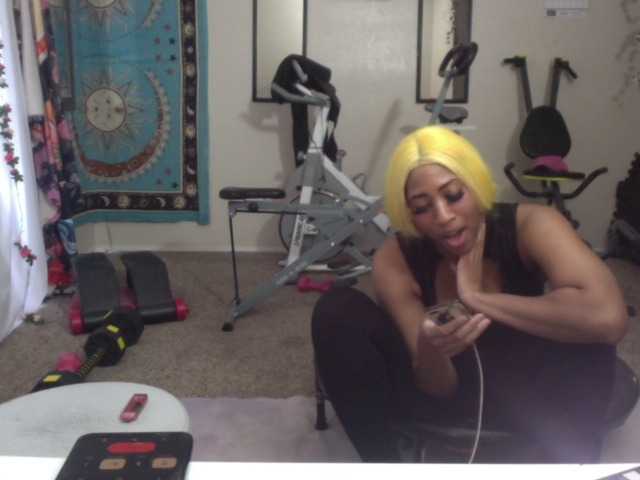 AdviceColumn's BongaCams show and profile