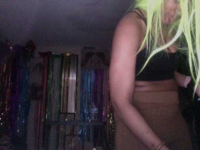 AdviceColumn's BongaCams show and profile