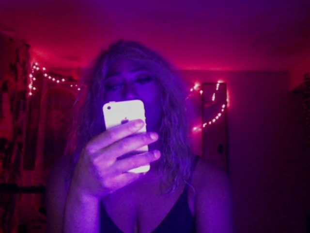 AdviceColumn's BongaCams show and profile