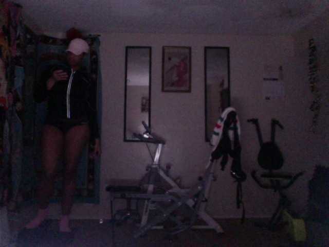 AdviceColumn's BongaCams show and profile