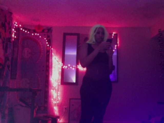 AdviceColumn's BongaCams show and profile