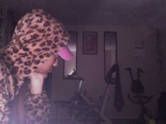 AdviceColumn's BongaCams show and profile