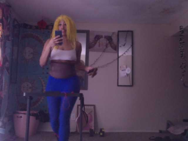 AdviceColumn's BongaCams show and profile